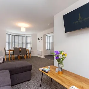  Apartment Kings Court Modern Aparthotel, Town Centre - Collection